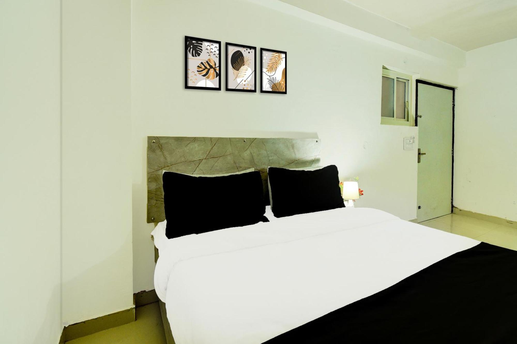 Super O The Moon Rover Hotel 3*